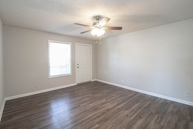 Building Photo - 145 Darlene Dr