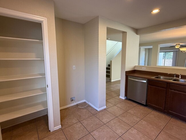 Building Photo - WATERFORD SQUARE COMMUNITY 3 BED 2.5 BATH **ASK ABOUT A MOVE IN SPECIAL!
