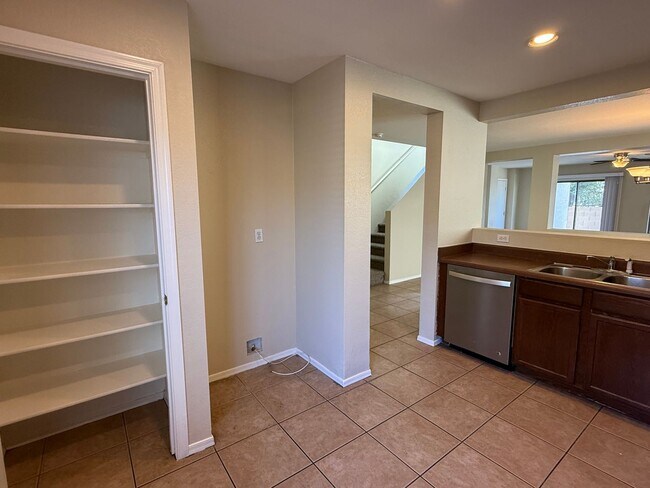 Building Photo - WATERFORD SQUARE COMMUNITY POOL!  3 BED 2.5 BATH + LOFT