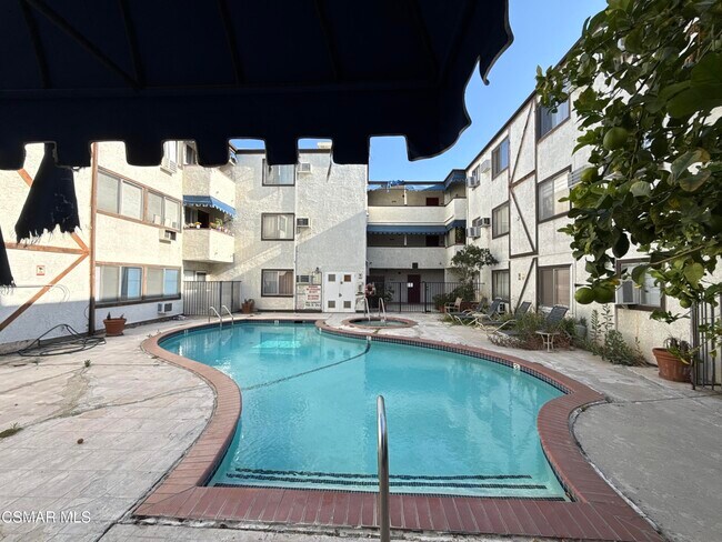Building Photo - 18530 Hatteras St