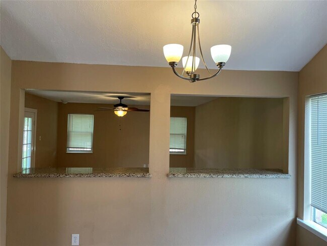 Building Photo - 1011 E Brompton Dr