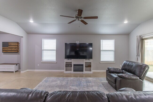 Building Photo - "Charming 3-Bedroom Retreat with 2 Baths and 1,760 Sq Ft of Comfort in Copperas Cove!"