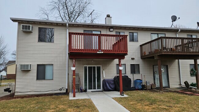 Back balcony (Left upper) - 410 Echo Ln