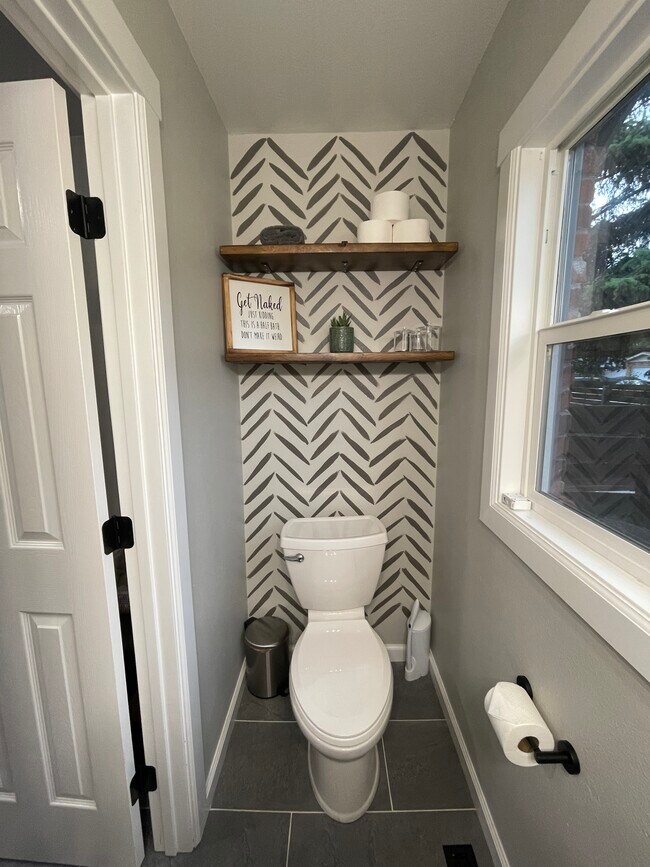 Building Photo - 2908 Meadowbrook Dr