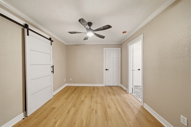 Building Photo - 417 13th Ave N