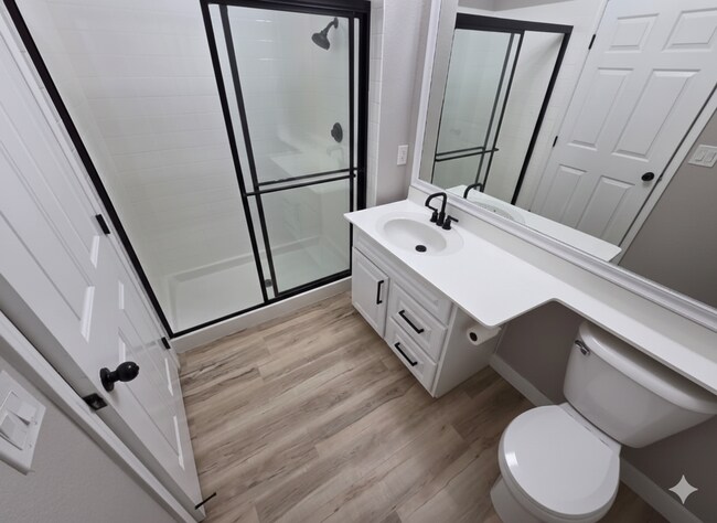 Building Photo - First-Floor 2 Bed / 2 Bath Condo