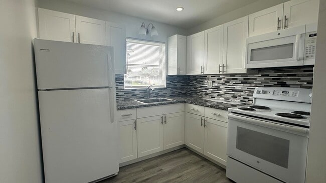 Building Photo - 2723 Dudley Dr W