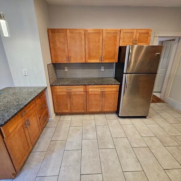 Building Photo - 384 Washington St