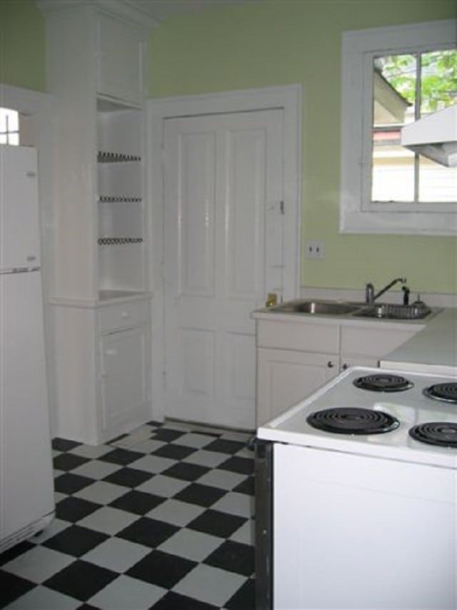 Building Photo - 208 E Franklin St