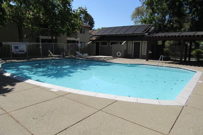 Building Photo - Well Kept 2 Bed/1 Bath Upstairs Condo in South Livermore