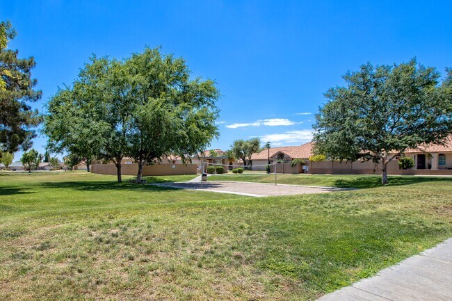 Building Photo - Beautiful home in gated community in Ahwatukee now available!