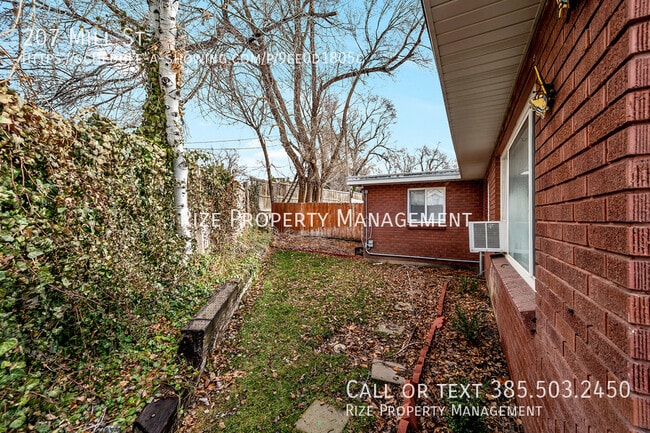 Building Photo - 207 Mill St