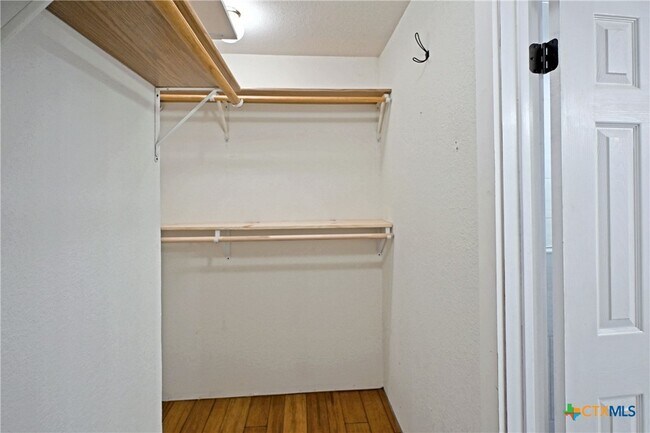 Building Photo - 953 River Bank