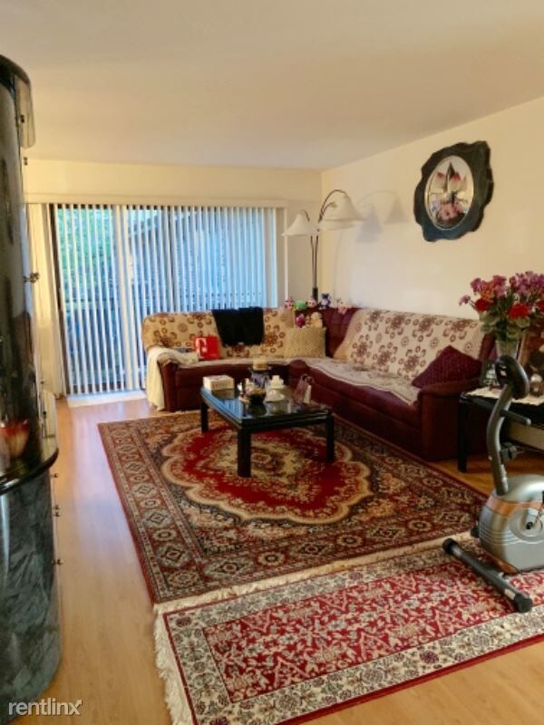 Building Photo - 2640 N Windsor Dr