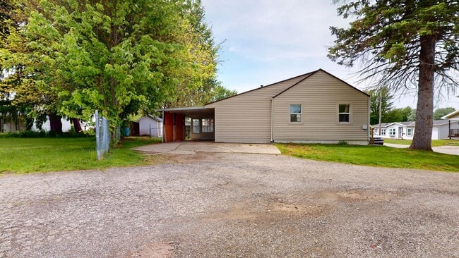 Building Photo - Available Now- 2 bedroom ranch in Bucyrus