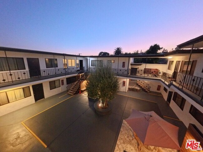 Building Photo - 6607 N Figueroa St