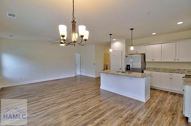 Building Photo - 805 Meloney Dr