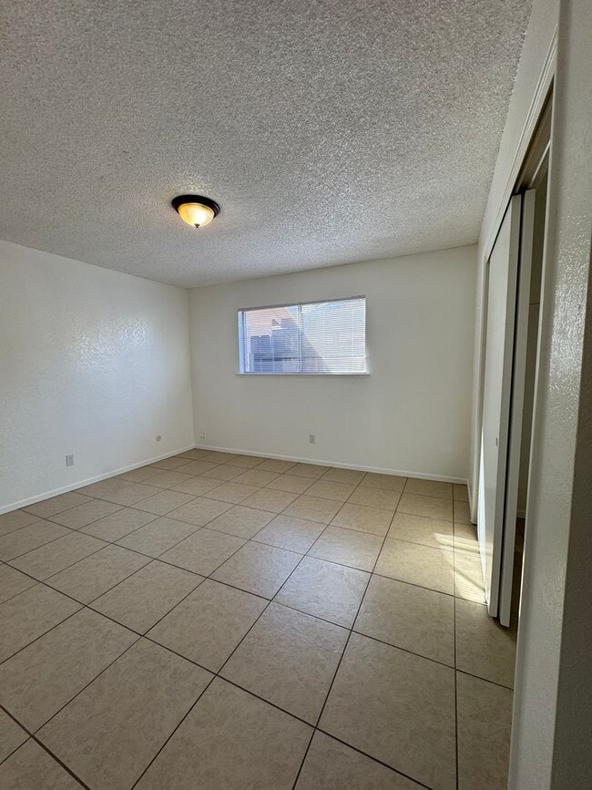 Building Photo - 2962