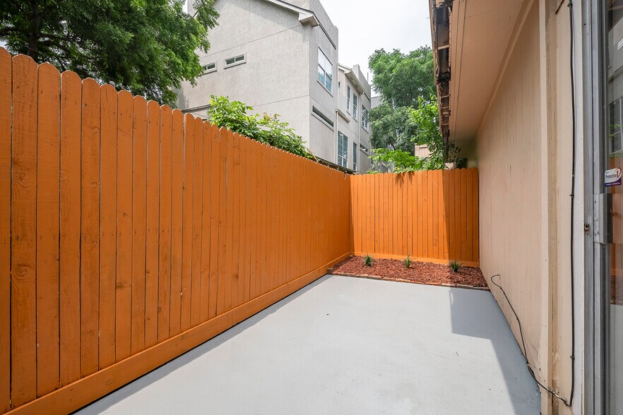 Building Photo - 4327 Holland Ave