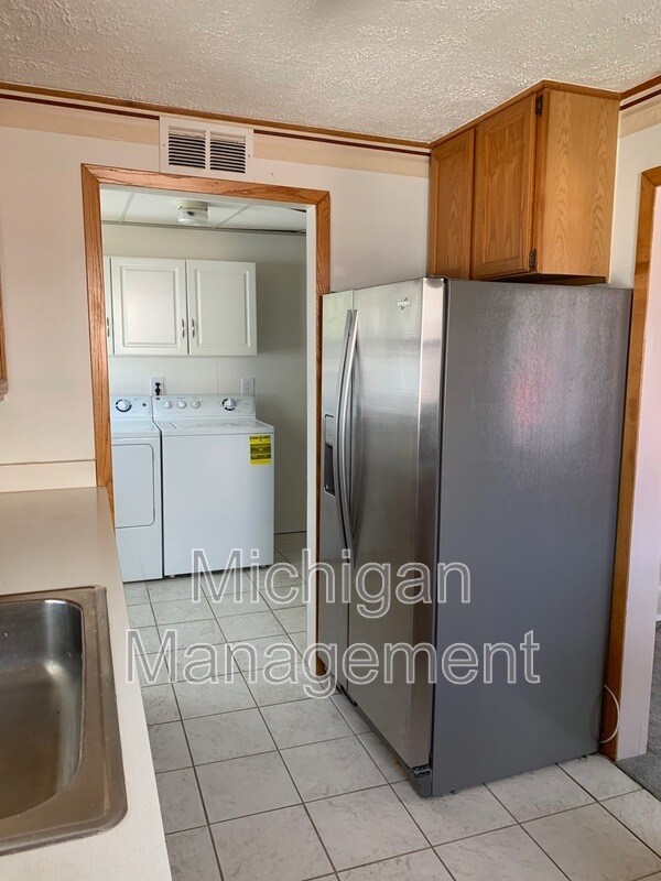 Building Photo - 7428 Deering St