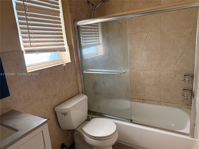 Building Photo - 1104 N 17th Ct