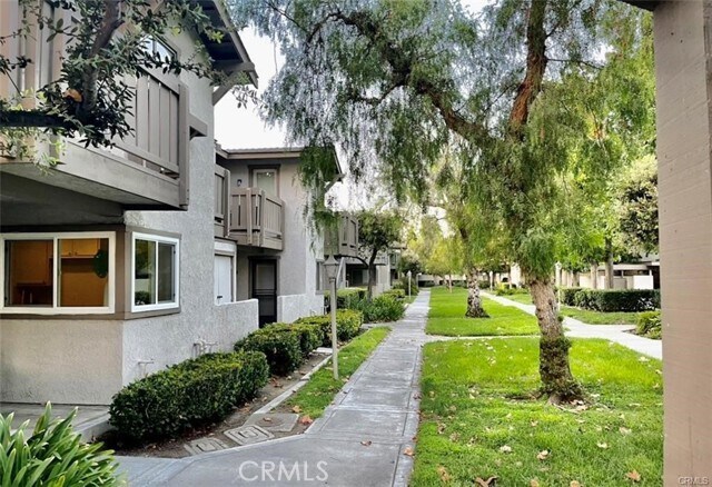 Building Photo - 35 Smokestone