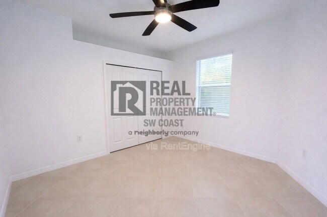 Building Photo - 2555 Vine Ave