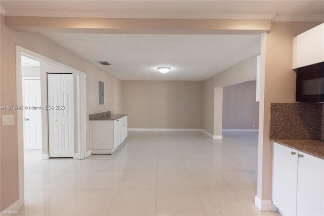 Building Photo - 4 br, 3.5 bath House - 4905 Harrison St # ...