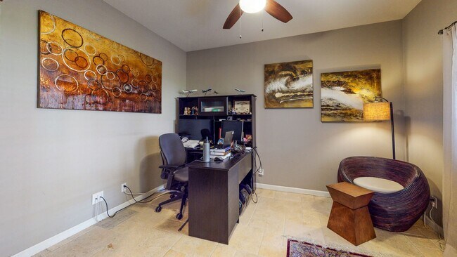 Building Photo - Fantastic 2 bed / 2 bath Condo in Huntingt...