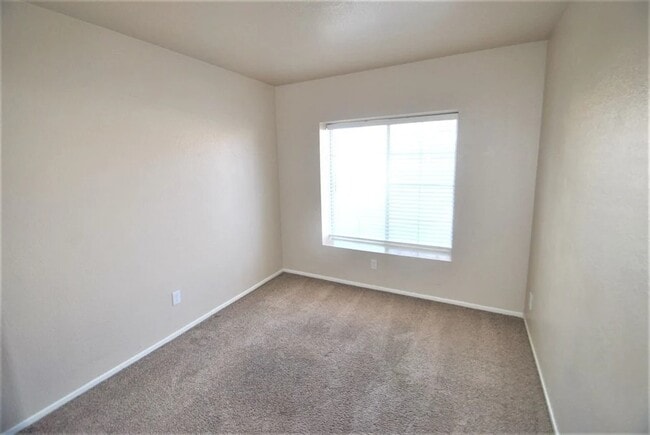 Building Photo - 2731 W Dawnview Dr