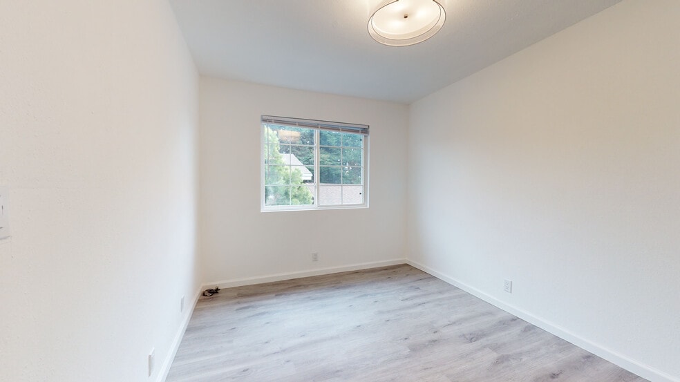 Building Photo - 1006 Tilton Ave