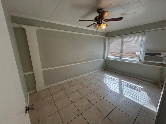 Building Photo - 612 26th St W