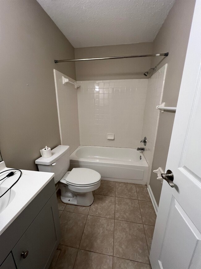 Building Photo - 2231 Treeo Ln