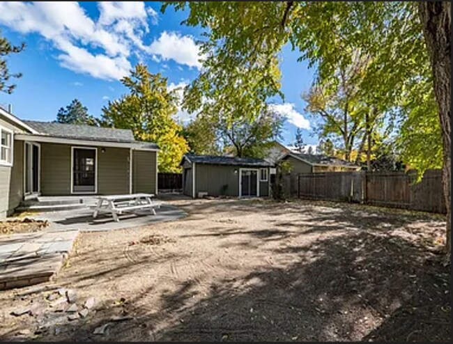 Building Photo - Beautiful, Spacious 3B/2.5Bath Single Family Home