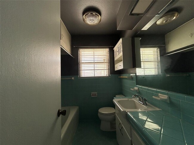 Building Photo - 7605 NW 25th Terrace