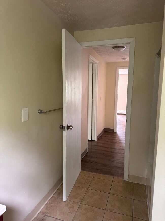 Building Photo - Briarwood 11