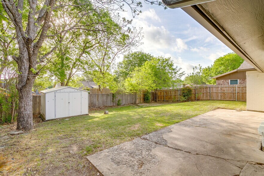 Backyard/Shed - 7920 Lazy Brook Dr