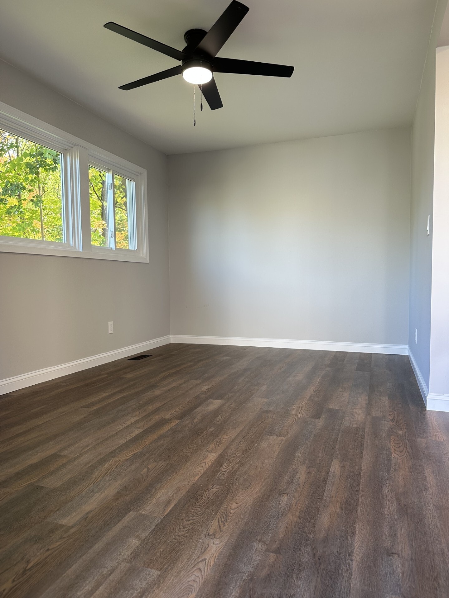 Living Room - 554 S 7th St
