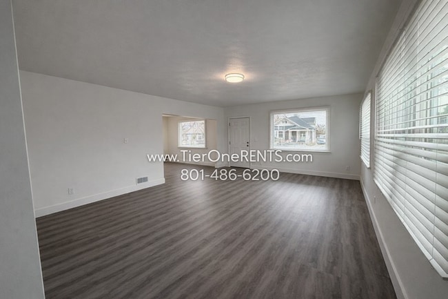Building Photo - NO DEPOSIT option available for qualified renters with Obligo