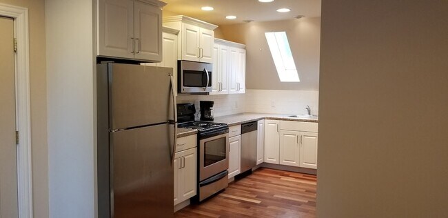 Building Photo - 1045 Marquette St