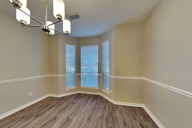 Building Photo - 15142 Red Cedar Cove Ln