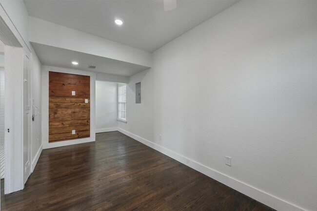 Building Photo - 1811 20th St