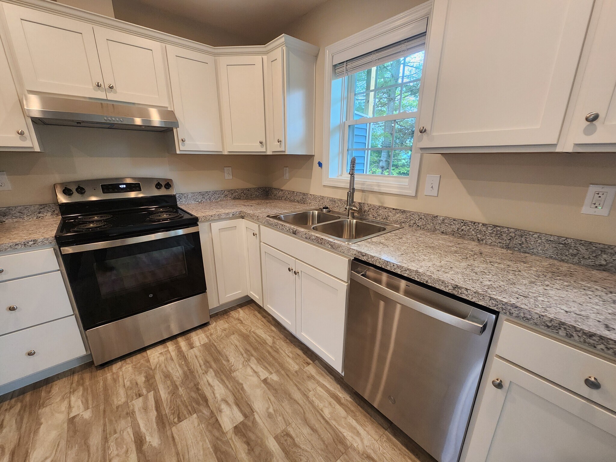 Building Photo - 50 Nicholas Ln