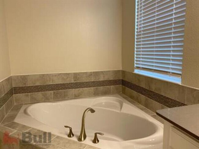 Building Photo - 11160 Longleaf Woods Dr