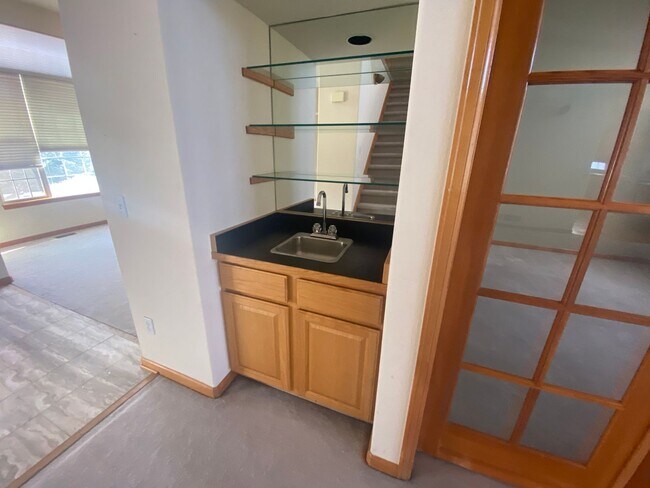 Building Photo - Large Home in Piney Creek