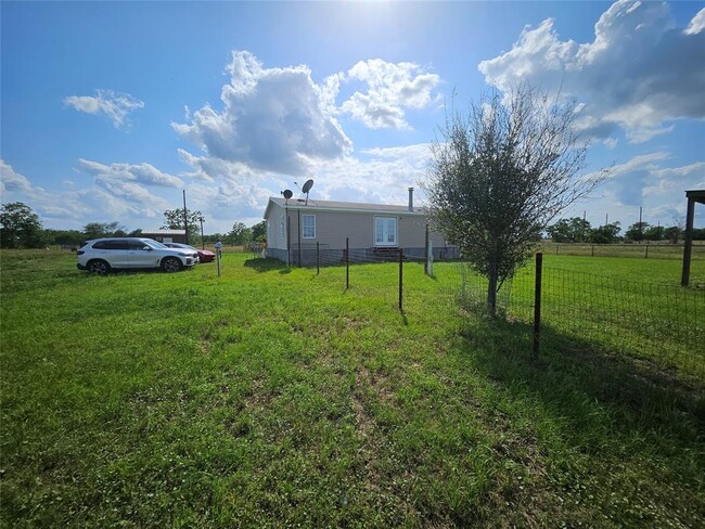 Building Photo - 2218 Hintz Rd