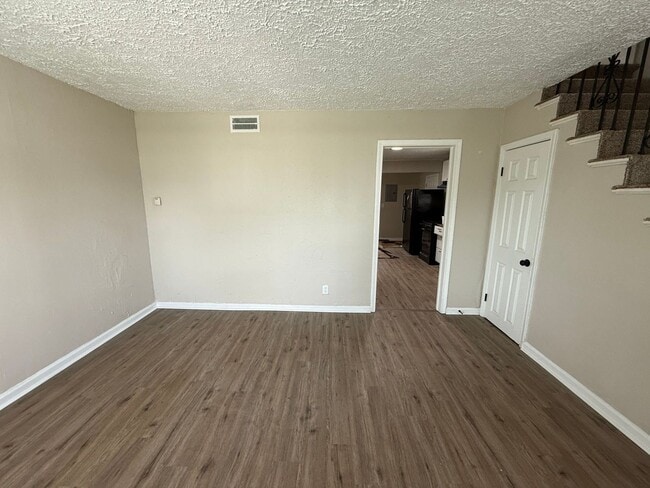 Building Photo - Renovated 4-Bedroom Home – We Welcome Sect...