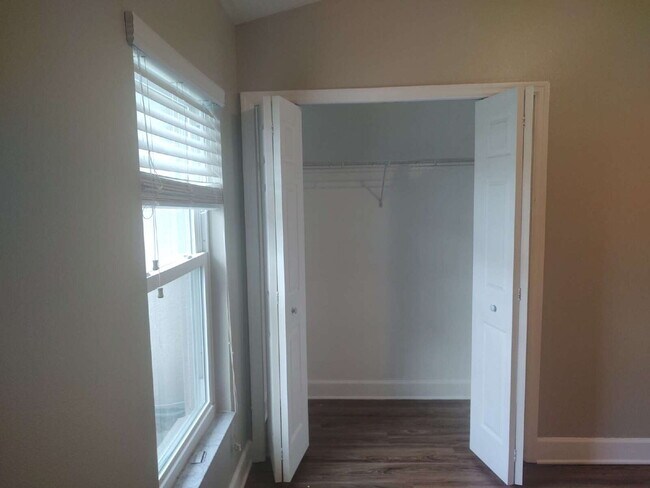 Building Photo - "Spacious 4-Bedroom with 3 Full Baths - 2,...