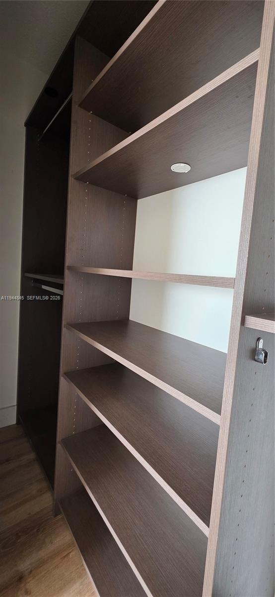 Building Photo - 400 Kings Point Dr