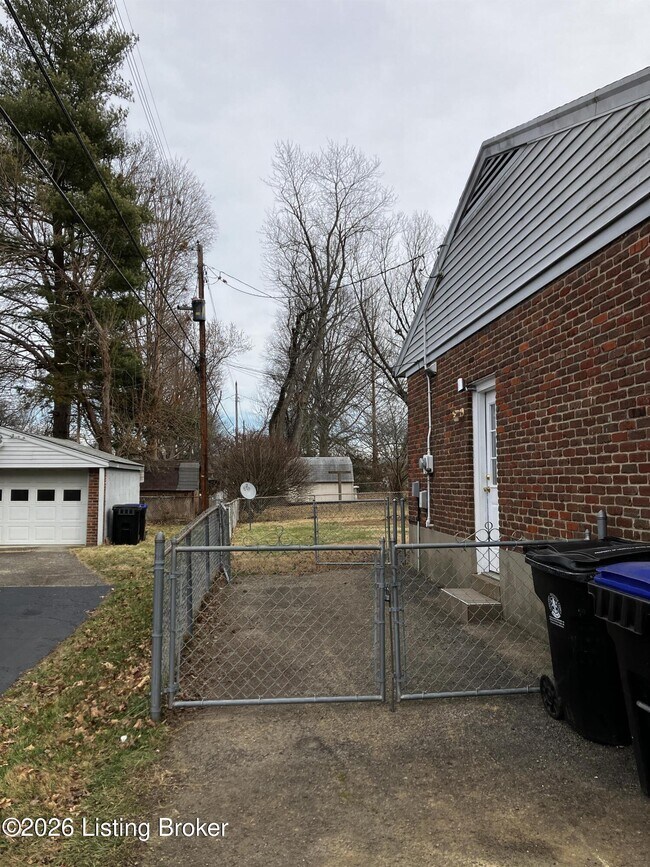 Building Photo - 3823 Manner Dale Dr